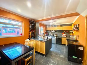 Breakfast Kitchen- click for photo gallery